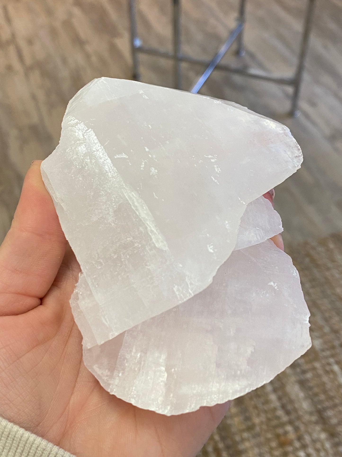 Mangano Calcite- UV Reactive