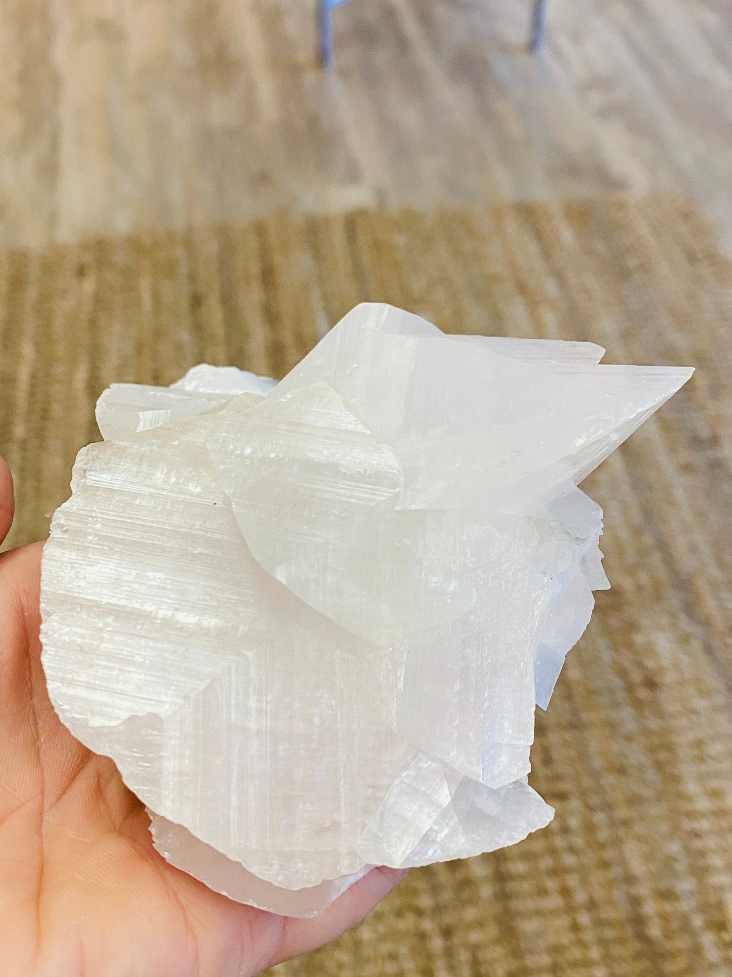 Mangano Calcite- UV Reactive