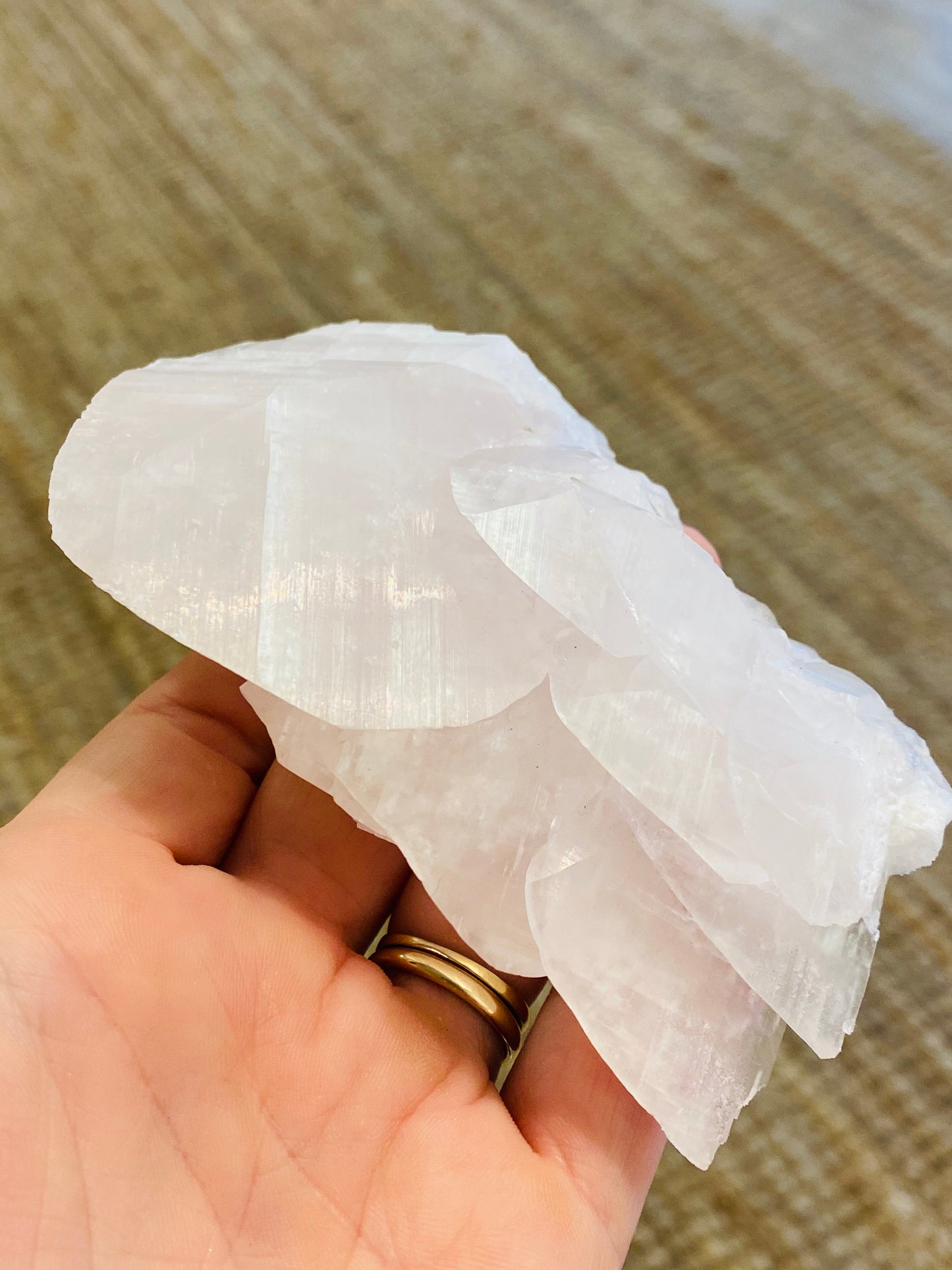 Mangano Calcite- UV Reactive